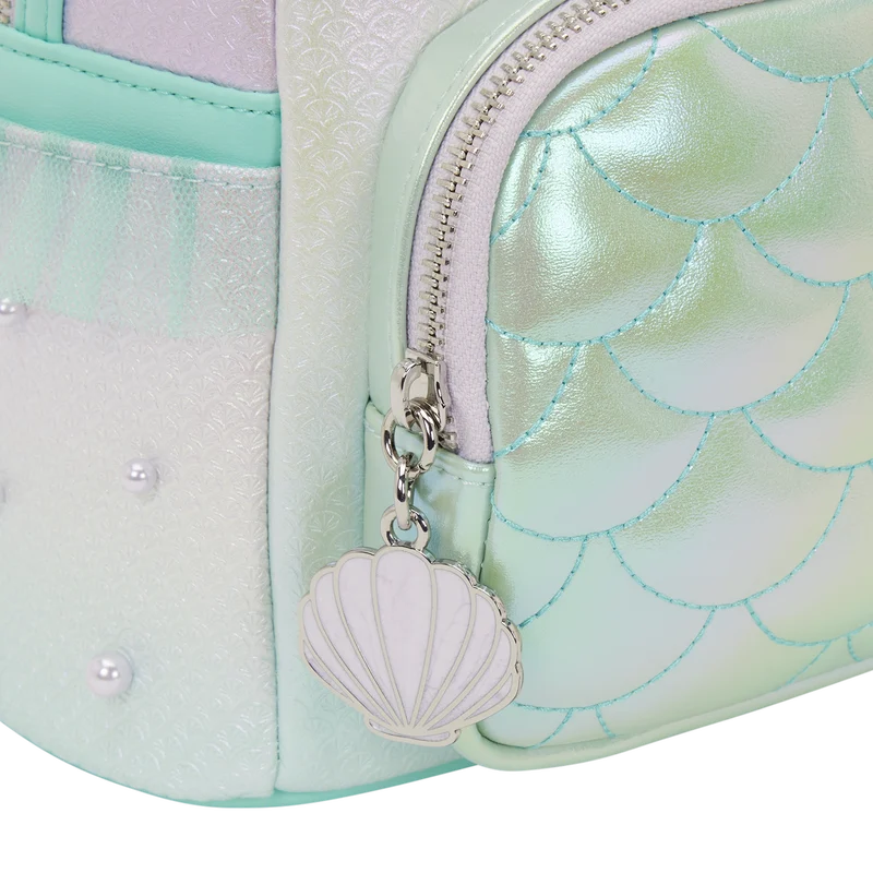 Mini sac à dos Loungefly Ariel Iridescent Pearl, vue de face, accessoire collector officiel Disney La Petite Sirène